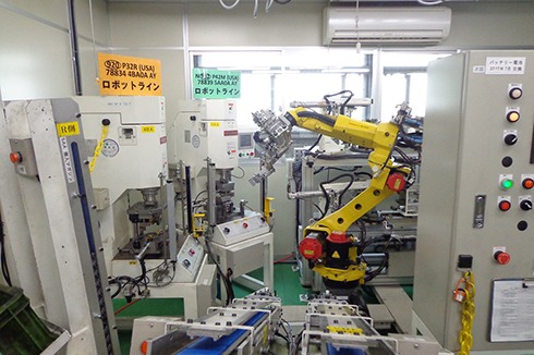 ロボットカシメ加工自動ライン3